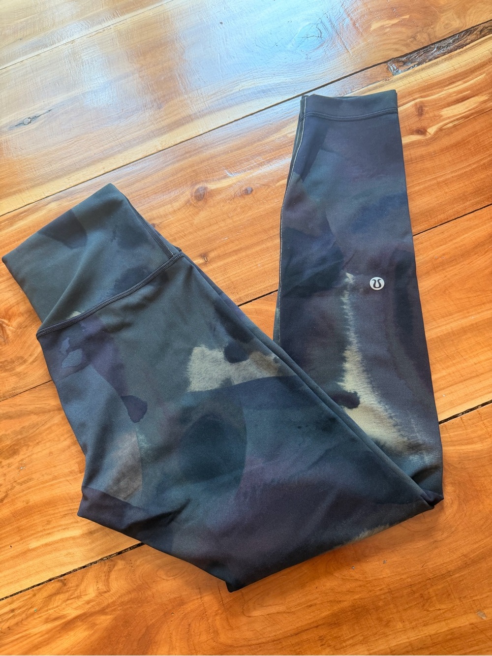 Lululemon Wunder Train, Size 4, Like New, Ink Islands Burnside Multi, Super Cute